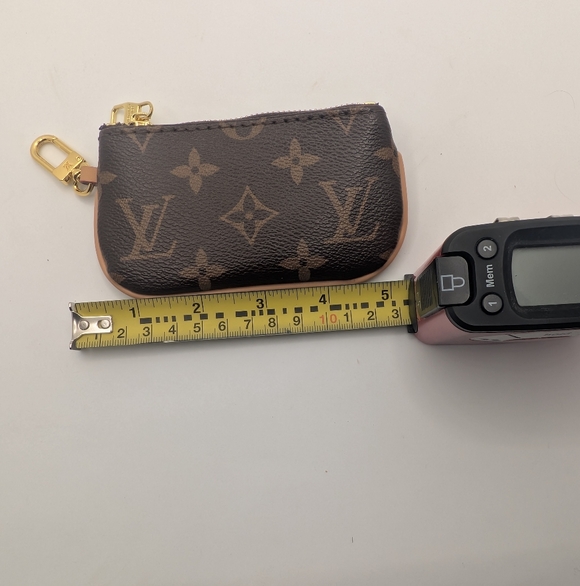 Louis Vuitton Monogram Key Pouch - Picture 7 of 8